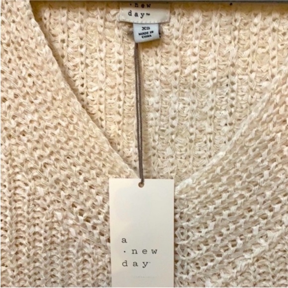 Cream V Neck Knit Sweater Pullover Sz XS NEW! FIRM PRICE! - Picture 4 of 4